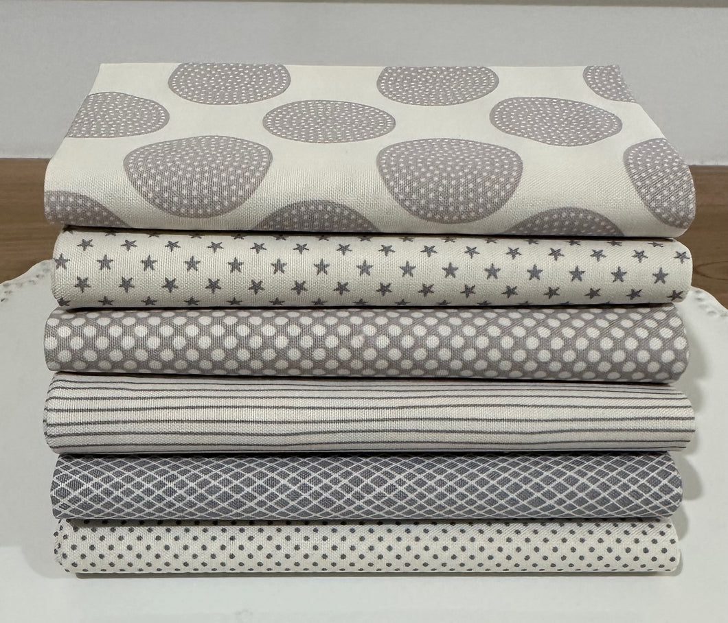 Tilda Basics Fat Quarter Bundle in Greys - 6 pieces